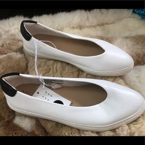 A new day white shoes 👟  NWT